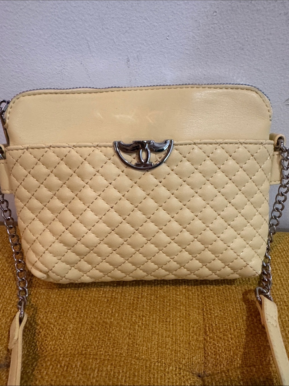 Quilted Pale Yellow Crossbody Bag with Chain Strap Crossi brand🍀🍀
